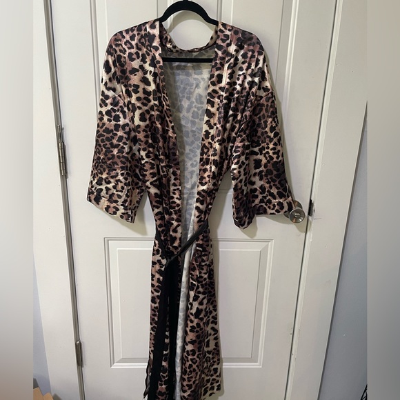 Leopard Print Robe - Picture 4 of 5